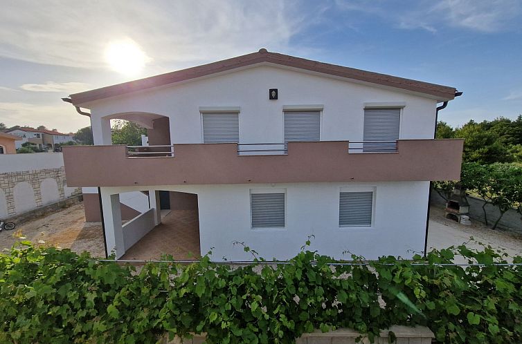 Appartement Ema erste Etage mit offener Terrasse