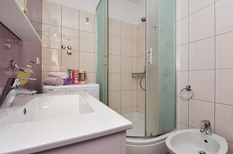 Appartement für fünf Personen im ersten Stock