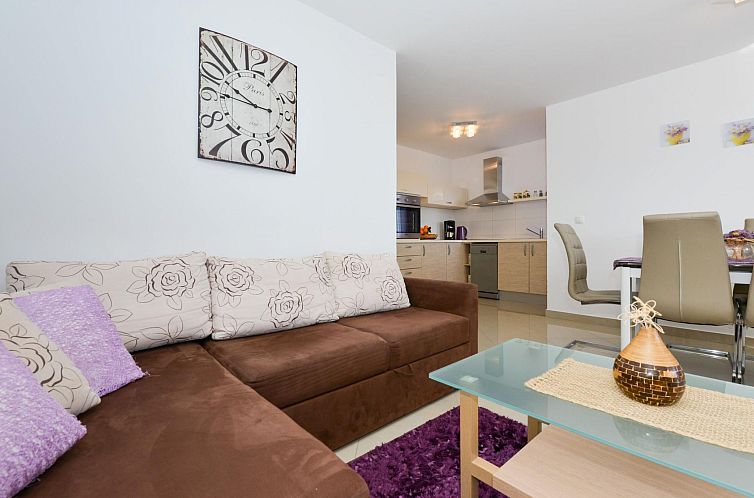Appartement für fünf Personen im ersten Stock