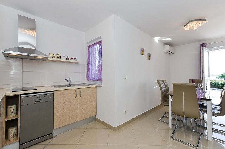Appartement für fünf Personen im ersten Stock