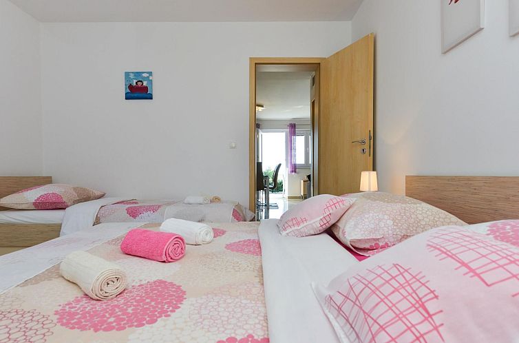 Appartement für fünf Personen im ersten Stock