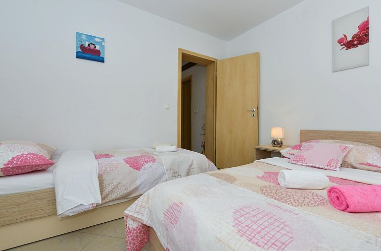 Appartement für fünf Personen im ersten Stock