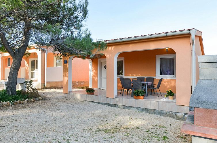 Unterkunft 1038374 - Ferienhaus Dalmatien - Vakantiehuis mit Terrassen am Wald