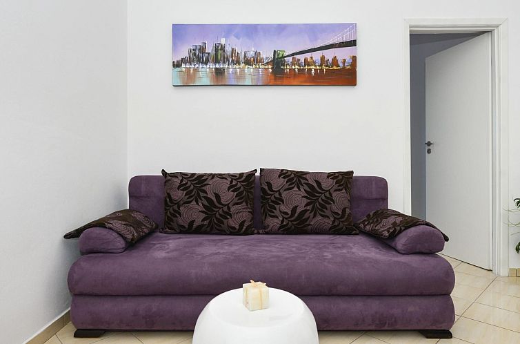 Vakantiehuis mit Terrassen am Wald