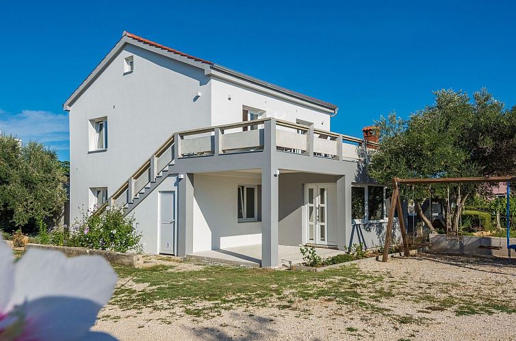 Guest house 1038393 - Apartment Dalmatia - Appartement Apartment Radovic Nives