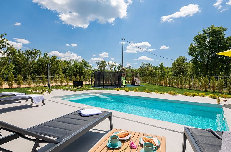 Vakantiehuis Villa Bandelli mit Spa in Oklaj