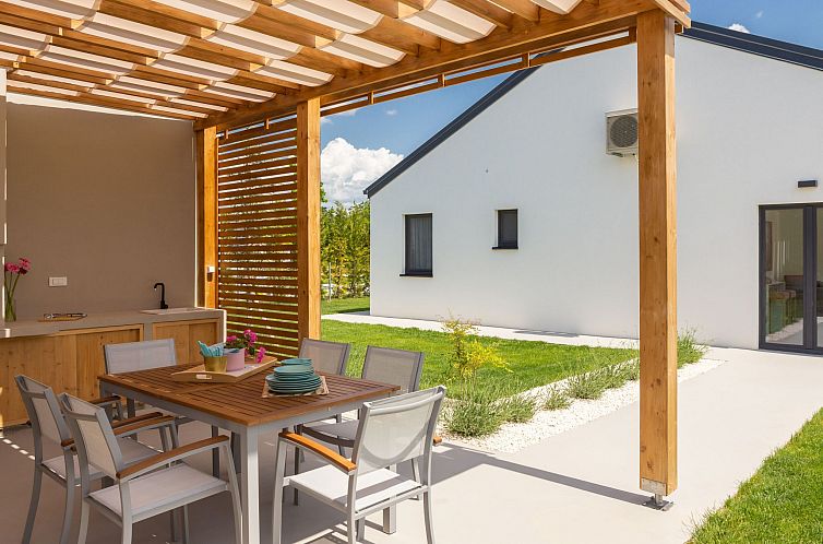 Vakantiehuis Villa Bandelli mit Spa in Oklaj