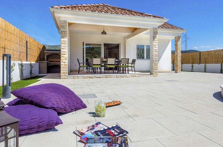 Vakantiehuis Villa Juhuhu in Dubrava kod Sibenik