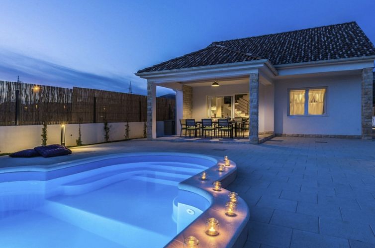 Vakantiehuis Villa Juhuhu in Dubrava kod Sibenik