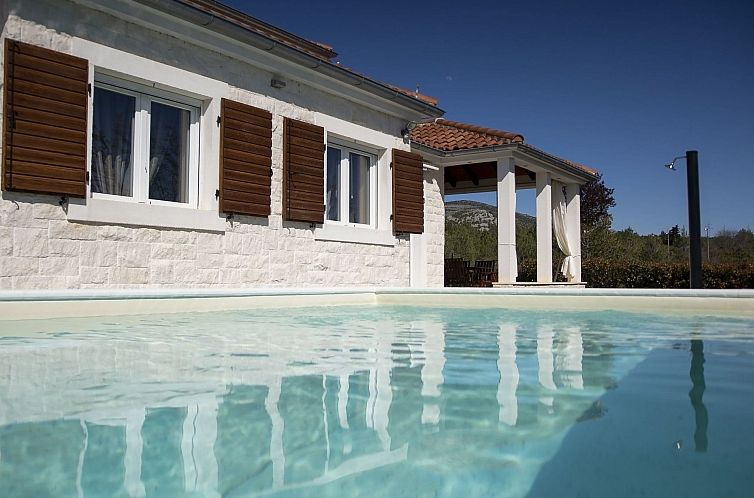 Vakantiehuis Villa Whitestone bei Šibenik