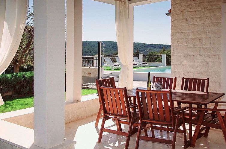 Vakantiehuis Villa Whitestone bei Šibenik