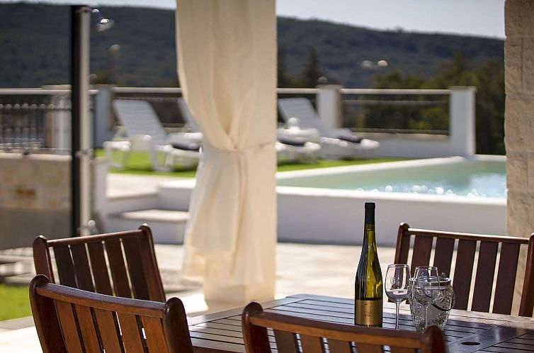 Vakantiehuis Villa Whitestone bei Šibenik