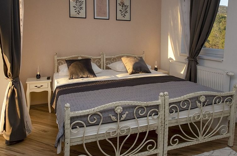 Vakantiehuis Villa Whitestone bei Šibenik
