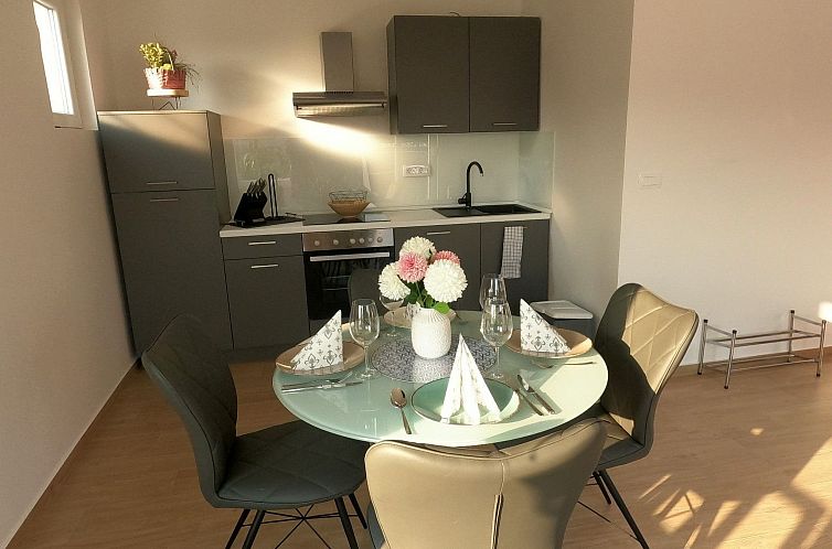 Vakantiehuis Modernes Ferienhaus mit eigenem Pool und Meerbl