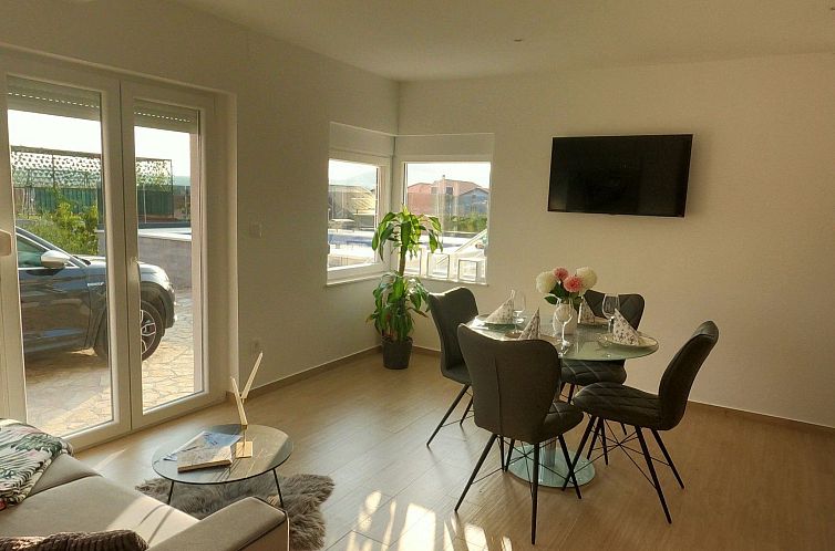 Vakantiehuis Modernes Ferienhaus mit eigenem Pool und Meerbl