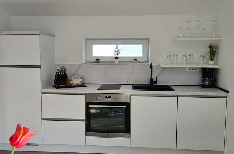 Vakantiehuis Modernes Ferienhaus mit eigenem Pool und Meerbl