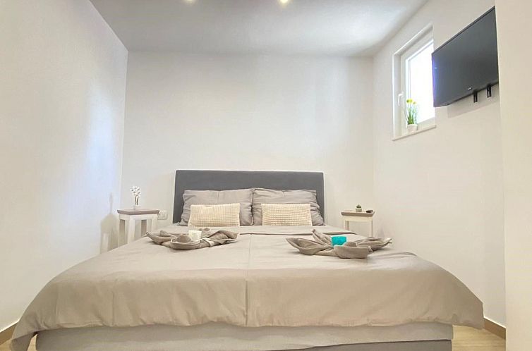 Vakantiehuis Modernes Ferienhaus mit eigenem Pool und Meerbl