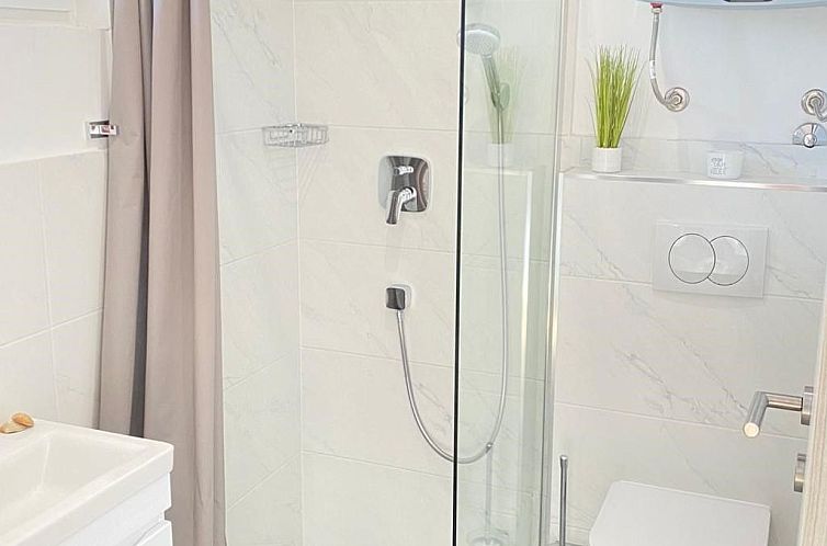 Vakantiehuis Modernes Ferienhaus mit eigenem Pool und Meerbl