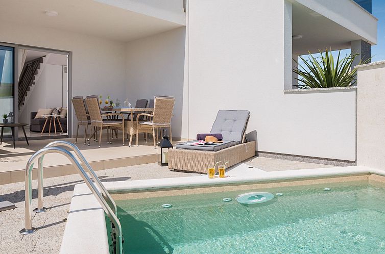 Guest house 1038433 - Holiday property Dalmatia - Vakantiehuis mit Privatpool für 7 Personen ca. 119 m&sup2; 