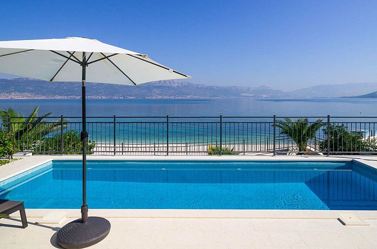 Guest house 1038621 - Apartment Dalmatia - Appartement Appartement "Golden B1" mit Blick auf das Wasser