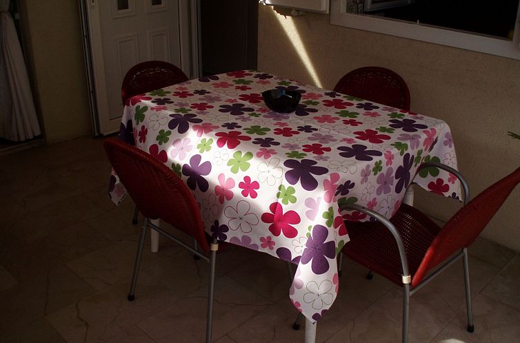 Appartement "Vrboska" direkt am Strand