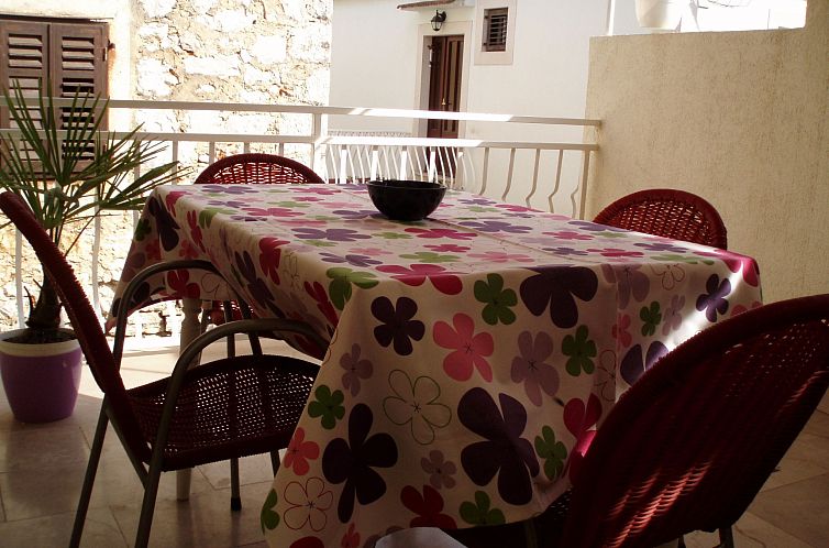 Appartement "Vrboska" direkt am Strand