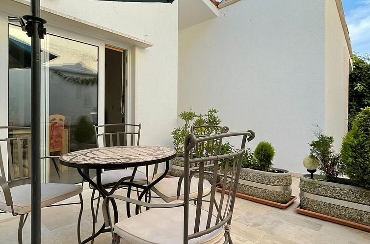 Appartement Wohnung in Povlja mit privatem Parkplatz