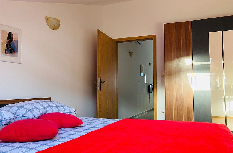 Appartement Wohnung in Povlja mit privatem Parkplatz