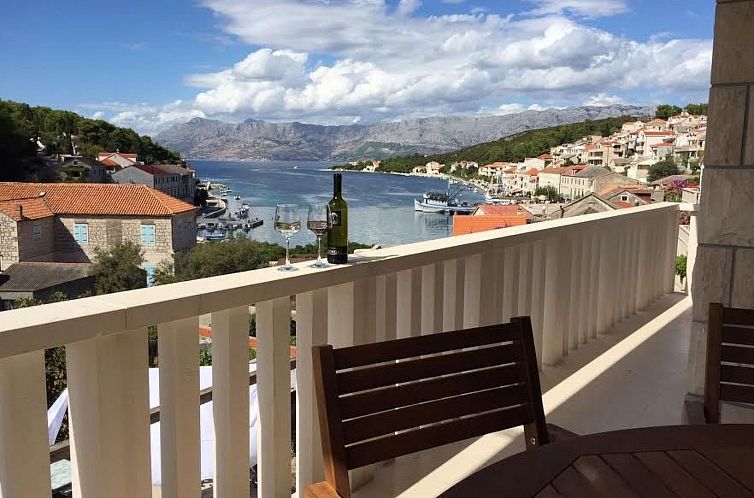 Unterkunft 1039016 - Appartement Dalmatien - Appartement in Povlja mit gemeinschaftlichem Parkplatz