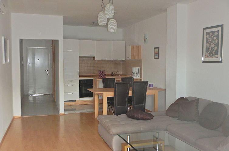 Appartement in Povlja mit gemeinschaftlichem Parkplatz