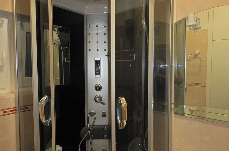 Appartement in Povlja mit gemeinschaftlichem Parkplatz