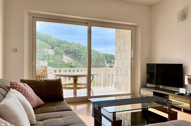 Appartement in Povlja mit gemeinschaftlichem Parkplatz