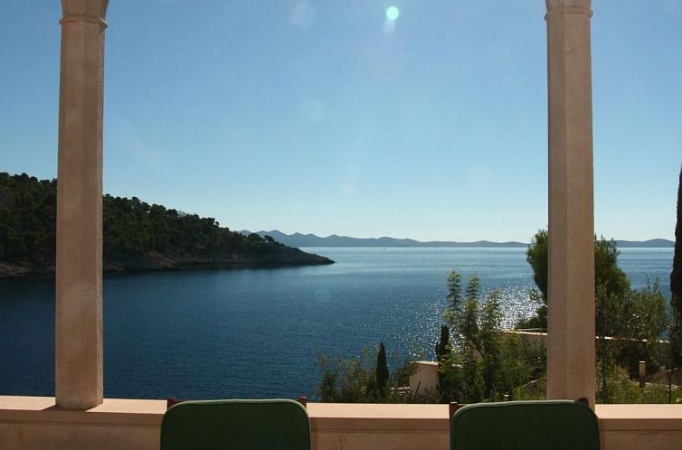 Vakantiehuis Ferienvilla "Osibova" mit Blick auf das Wasser