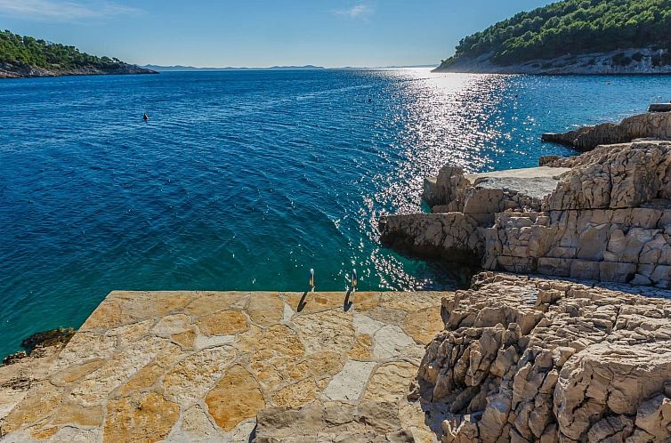Vakantiehuis Ferienvilla "Osibova" mit Blick auf das Wasser