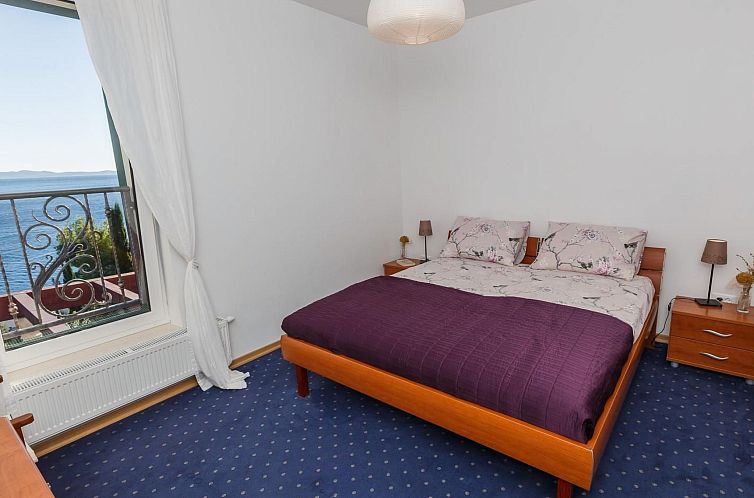 Vakantiehuis Ferienvilla "Osibova" mit Blick auf das Wasser