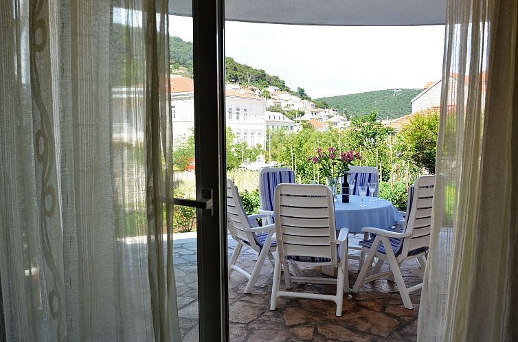 Appartement "Mladinic A1" mit Terrasse