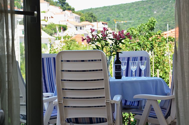 Appartement "Mladinic A1" mit Terrasse