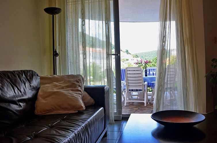 Appartement "Mladinic A1" mit Terrasse