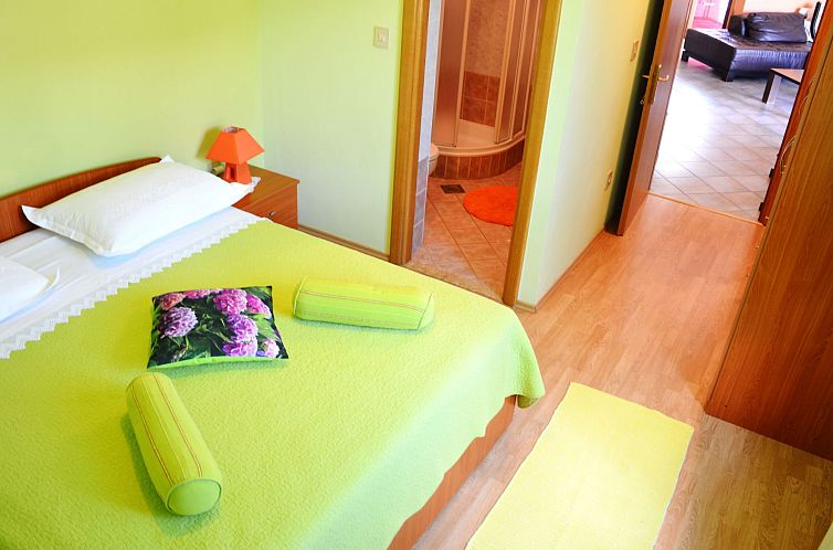 Appartement "Mladinic A1" mit Terrasse