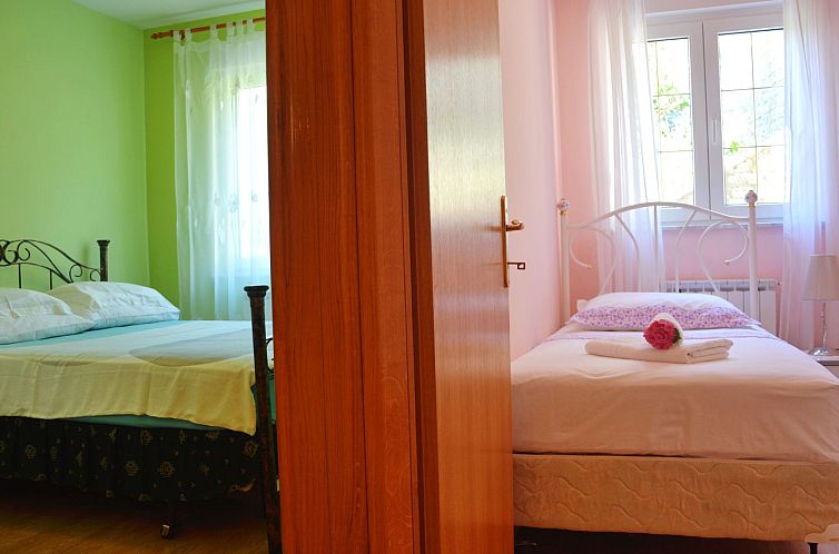 Appartement "Mladinic A1" mit Terrasse