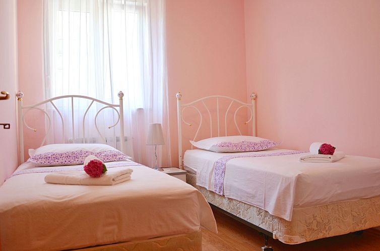 Appartement "Mladinic A1" mit Terrasse