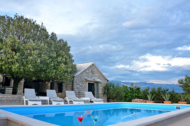 Vakantiehuis mit Terrasse und Pool in herrlicher Naturlandsc