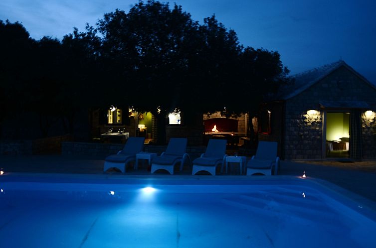 Vakantiehuis mit Terrasse und Pool in herrlicher Naturlandsc