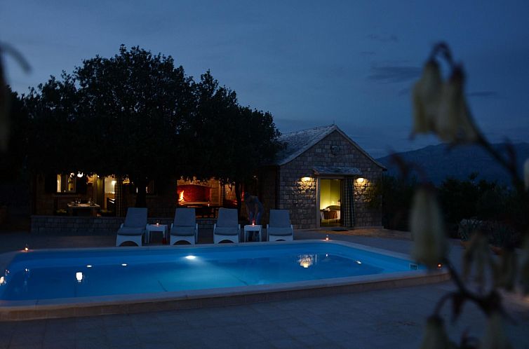 Vakantiehuis mit Terrasse und Pool in herrlicher Naturlandsc
