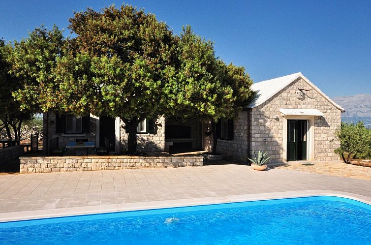 Vakantiehuis mit Terrasse und Pool in herrlicher Naturlandsc