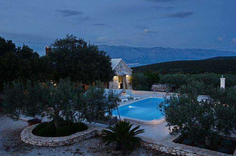 Vakantiehuis mit Terrasse und Pool in herrlicher Naturlandsc
