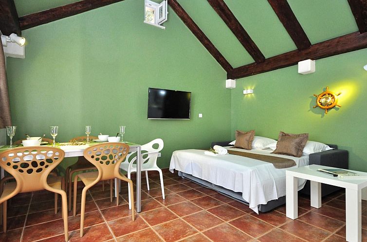 Vakantiehuis mit Terrasse und Pool in herrlicher Naturlandsc