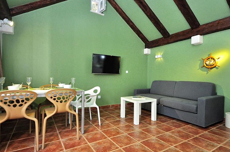 Vakantiehuis mit Terrasse und Pool in herrlicher Naturlandsc