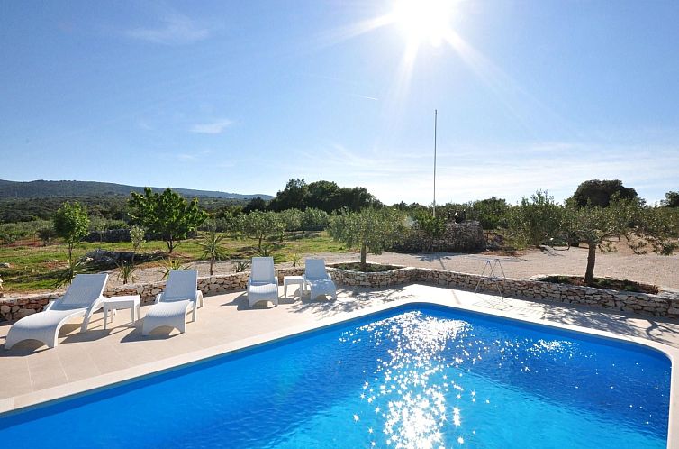 Vakantiehuis mit Terrasse und Pool in herrlicher Naturlandsc