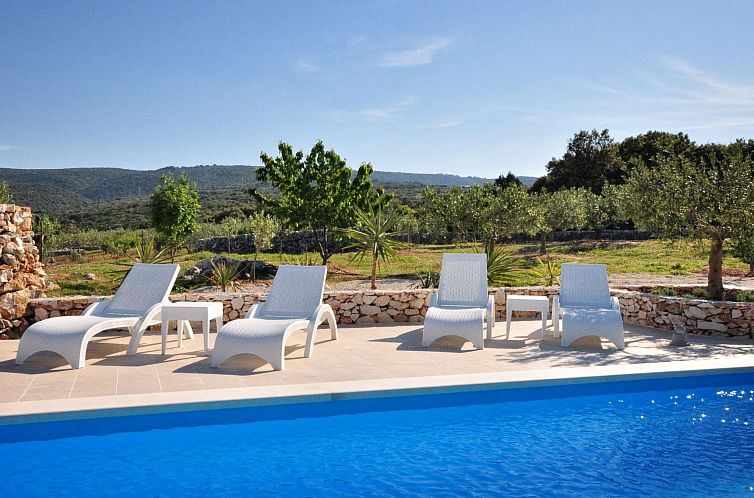 Vakantiehuis mit Terrasse und Pool in herrlicher Naturlandsc